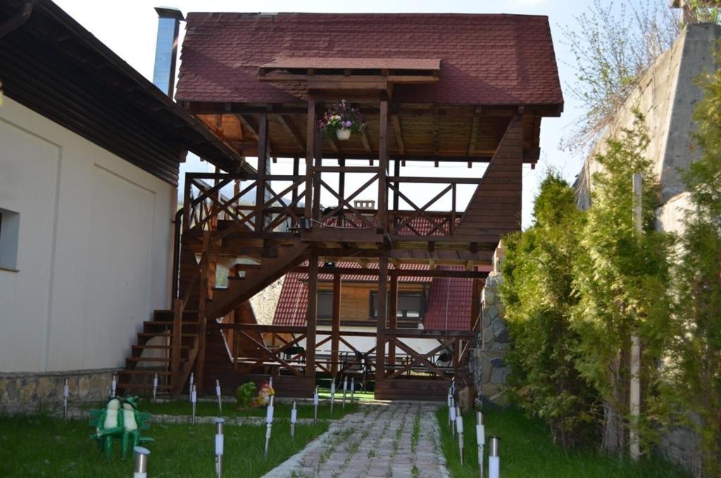Отель Magic Club Буштени Экстерьер фото